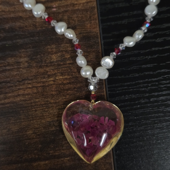 Lee Sands Freshwater Pearl Lucite Heart Necklace - Picture 3 of 6